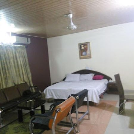 Room In Lodge - Clen-Phil Hotels And Suite Port Harcourt Zewnętrze zdjęcie