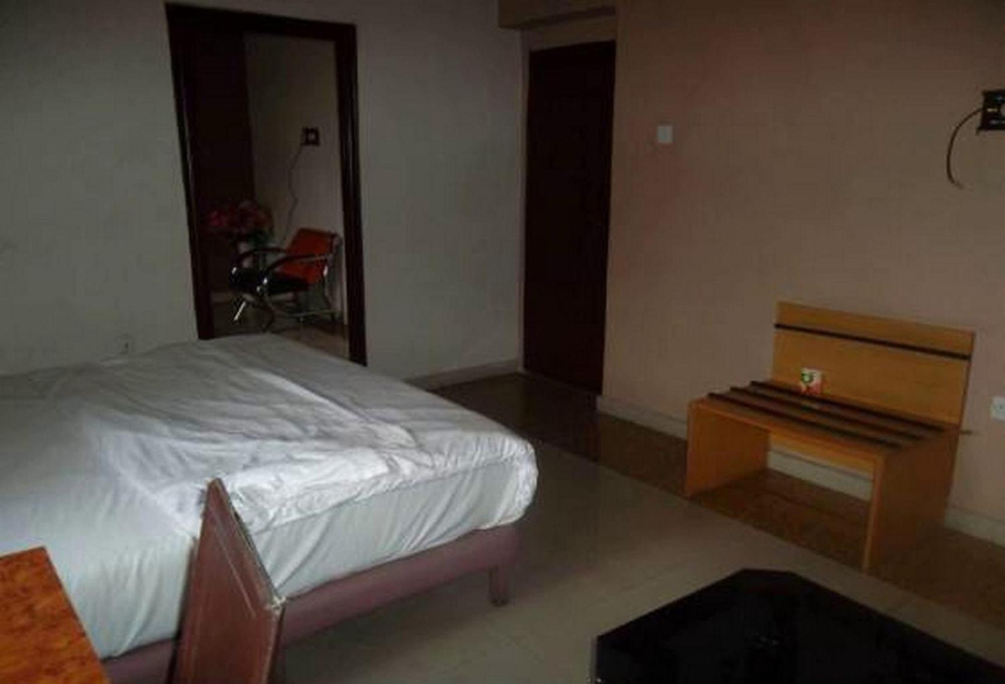 Room In Lodge - Clen-Phil Hotels And Suite Port Harcourt Zewnętrze zdjęcie