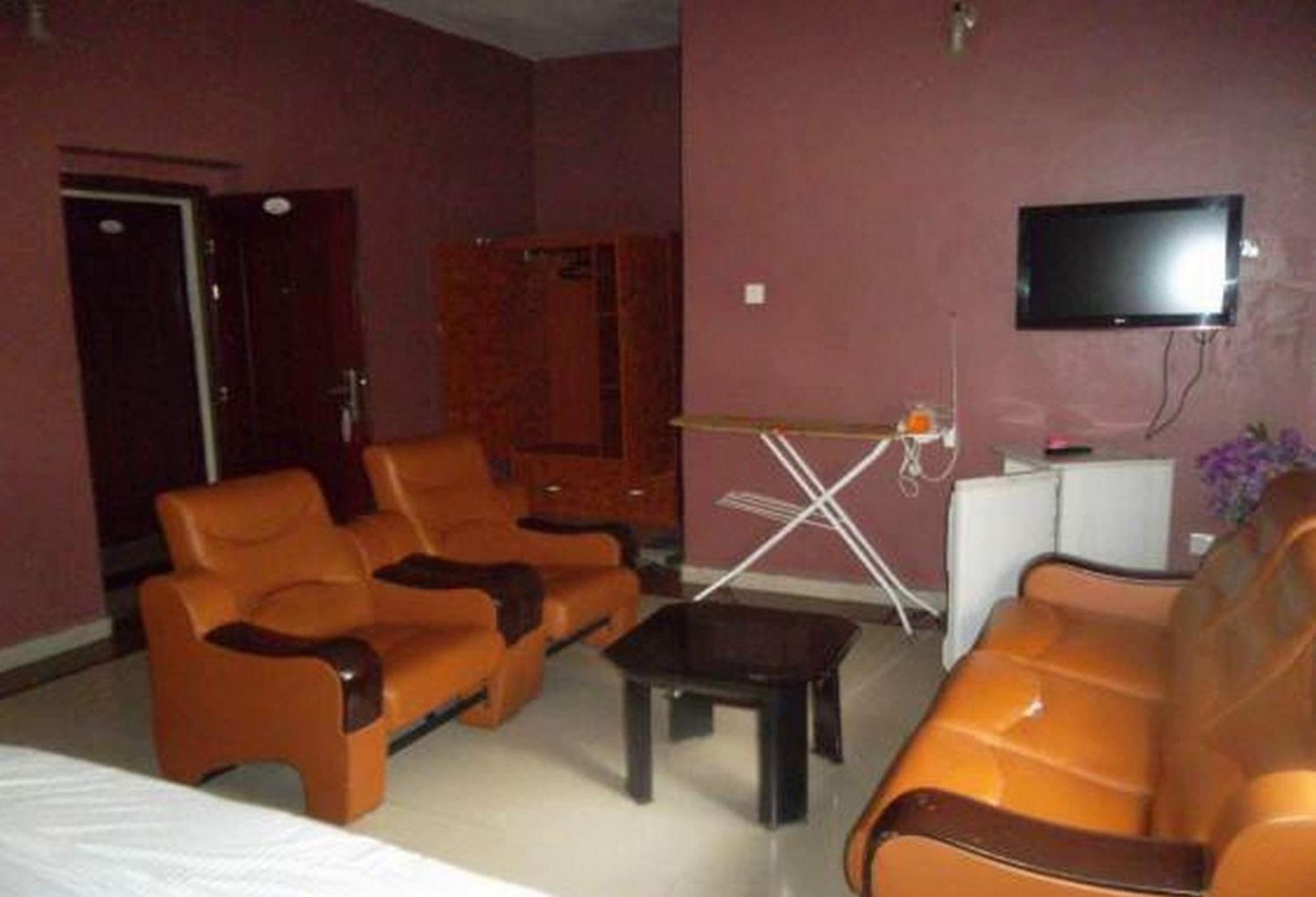 Room In Lodge - Clen-Phil Hotels And Suite Port Harcourt Zewnętrze zdjęcie