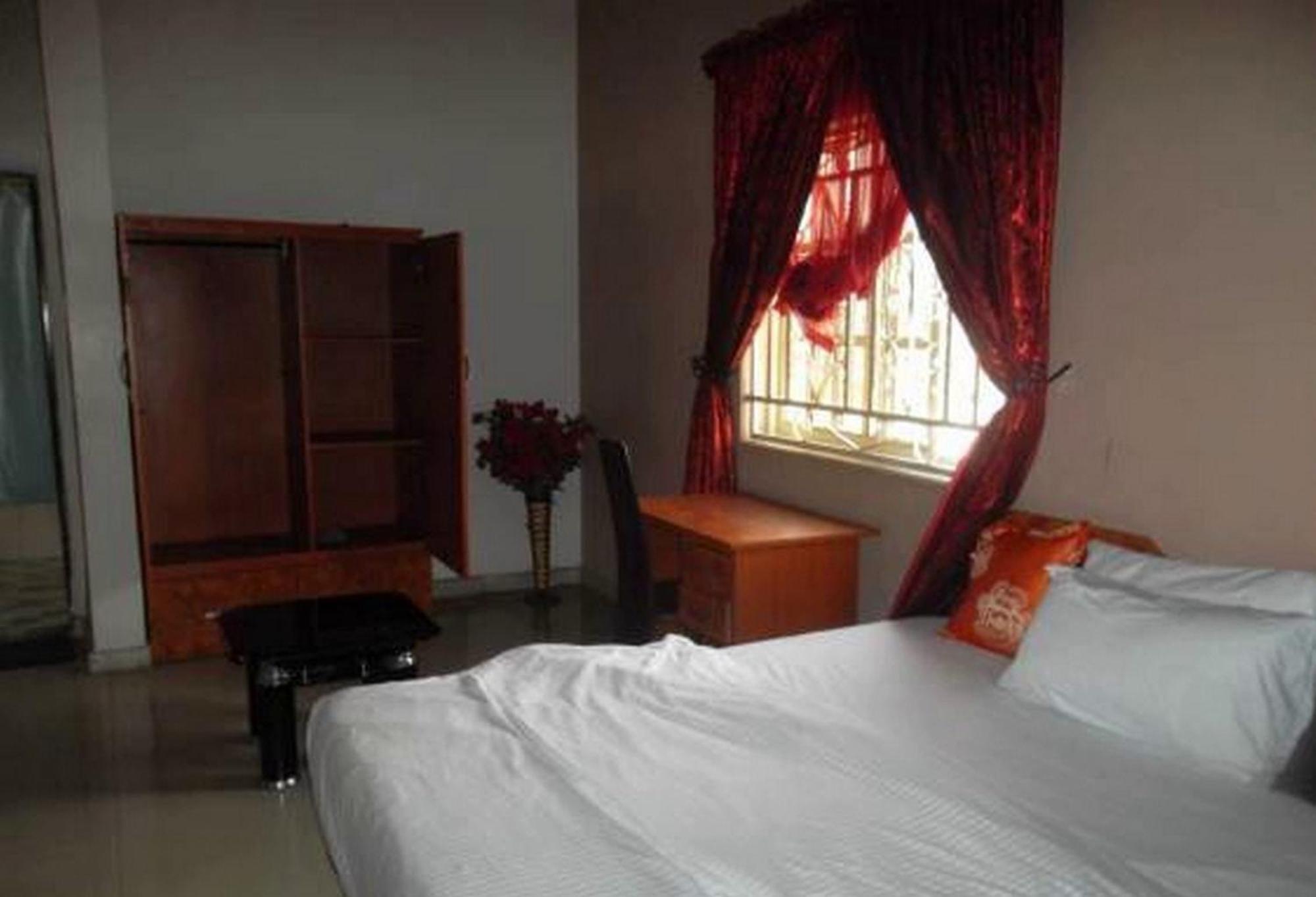 Room In Lodge - Clen-Phil Hotels And Suite Port Harcourt Zewnętrze zdjęcie