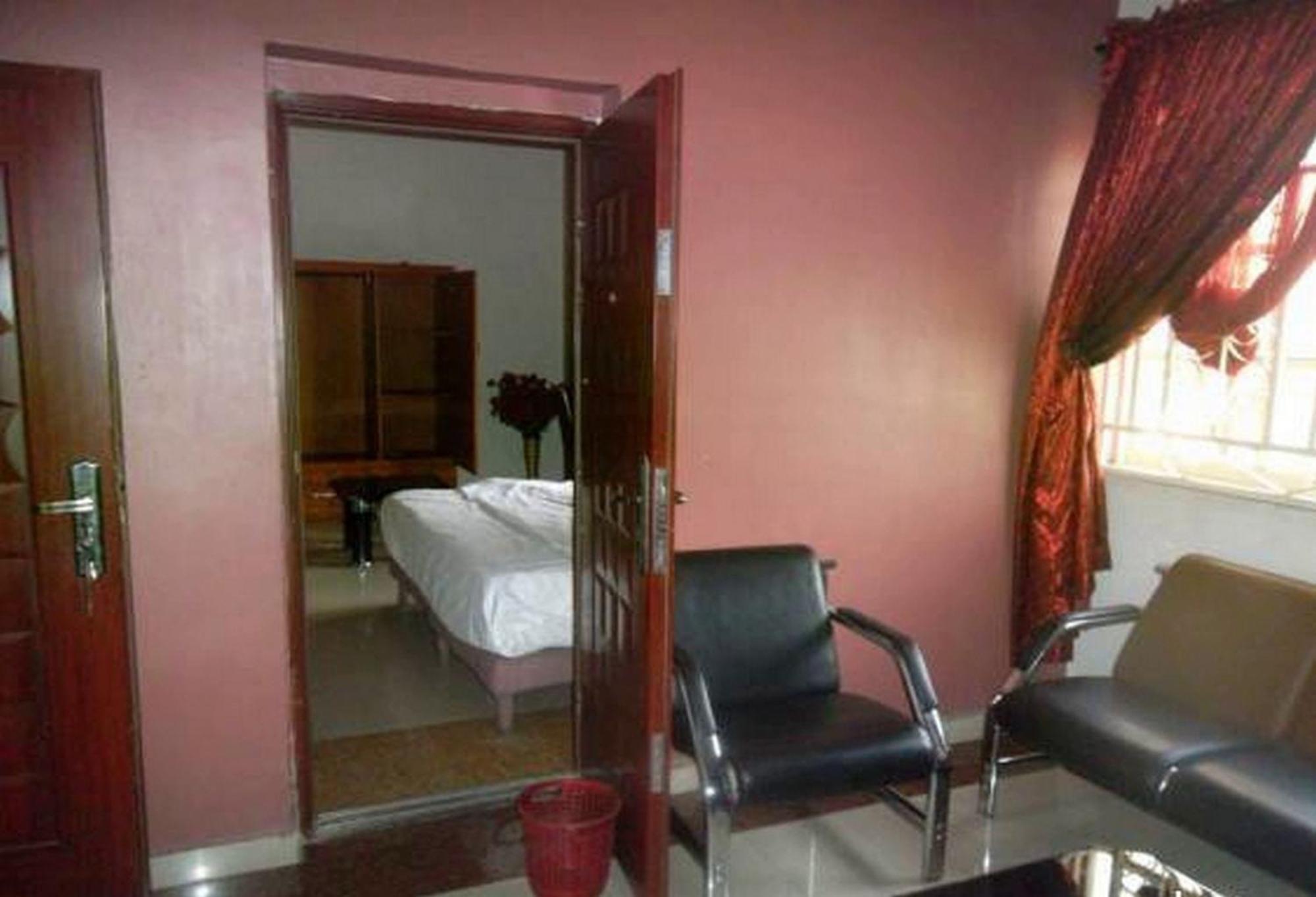 Room In Lodge - Clen-Phil Hotels And Suite Port Harcourt Zewnętrze zdjęcie