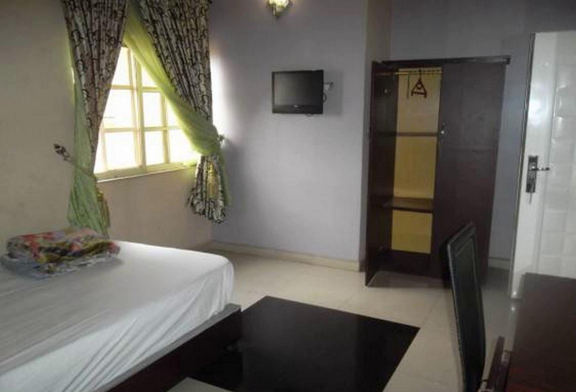 Room In Lodge - Clen-Phil Hotels And Suite Port Harcourt Zewnętrze zdjęcie
