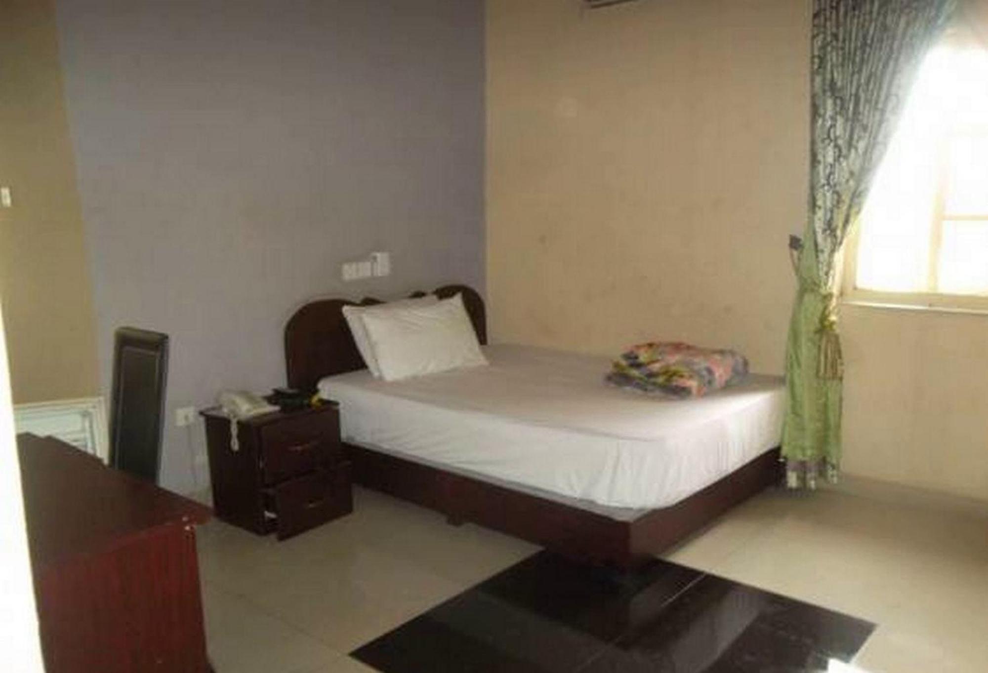 Room In Lodge - Clen-Phil Hotels And Suite Port Harcourt Zewnętrze zdjęcie