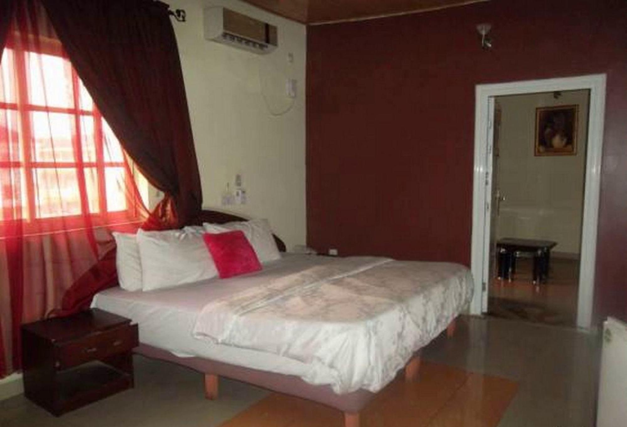 Room In Lodge - Clen-Phil Hotels And Suite Port Harcourt Zewnętrze zdjęcie