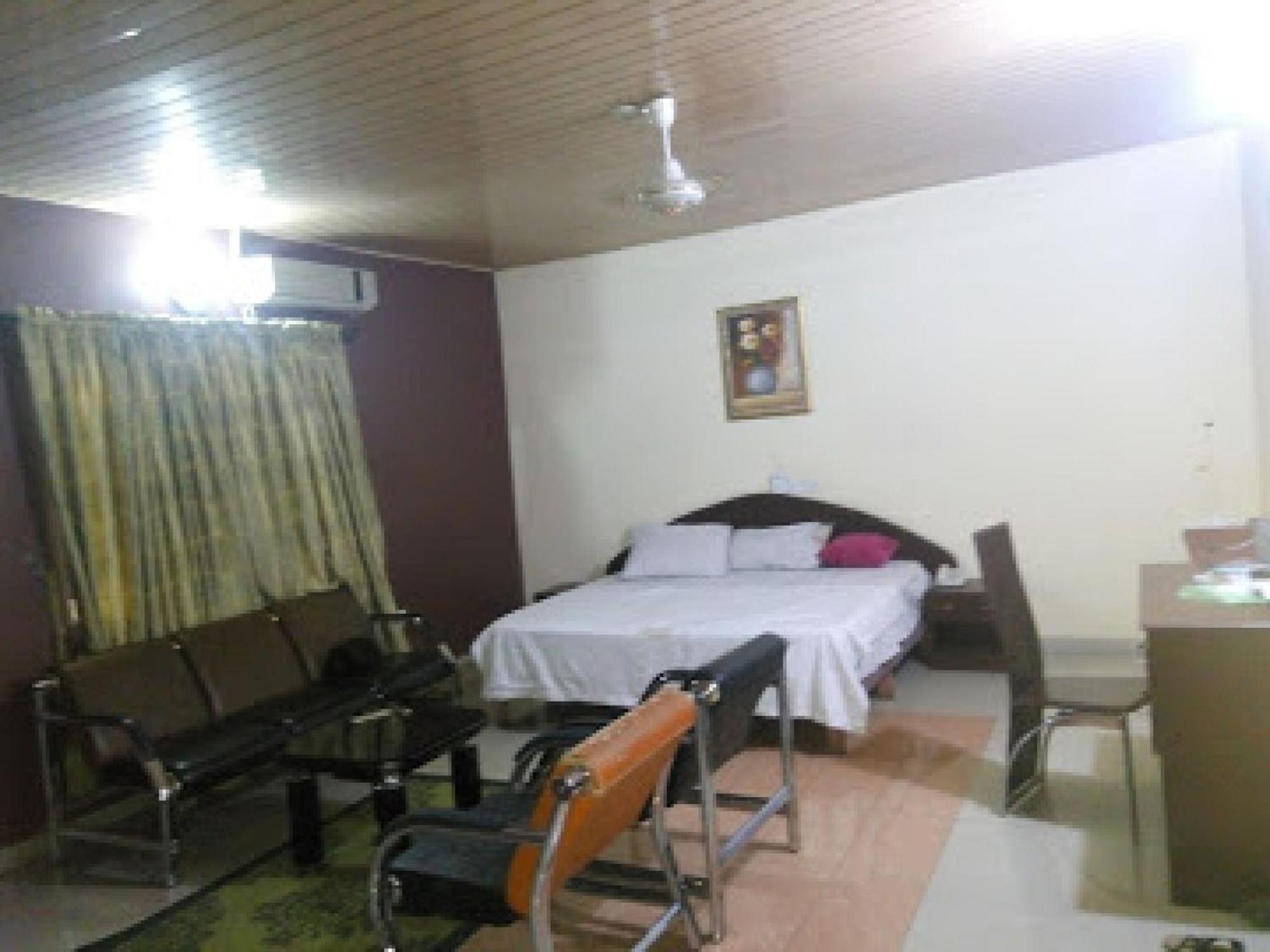 Room In Lodge - Clen-Phil Hotels And Suite Port Harcourt Zewnętrze zdjęcie